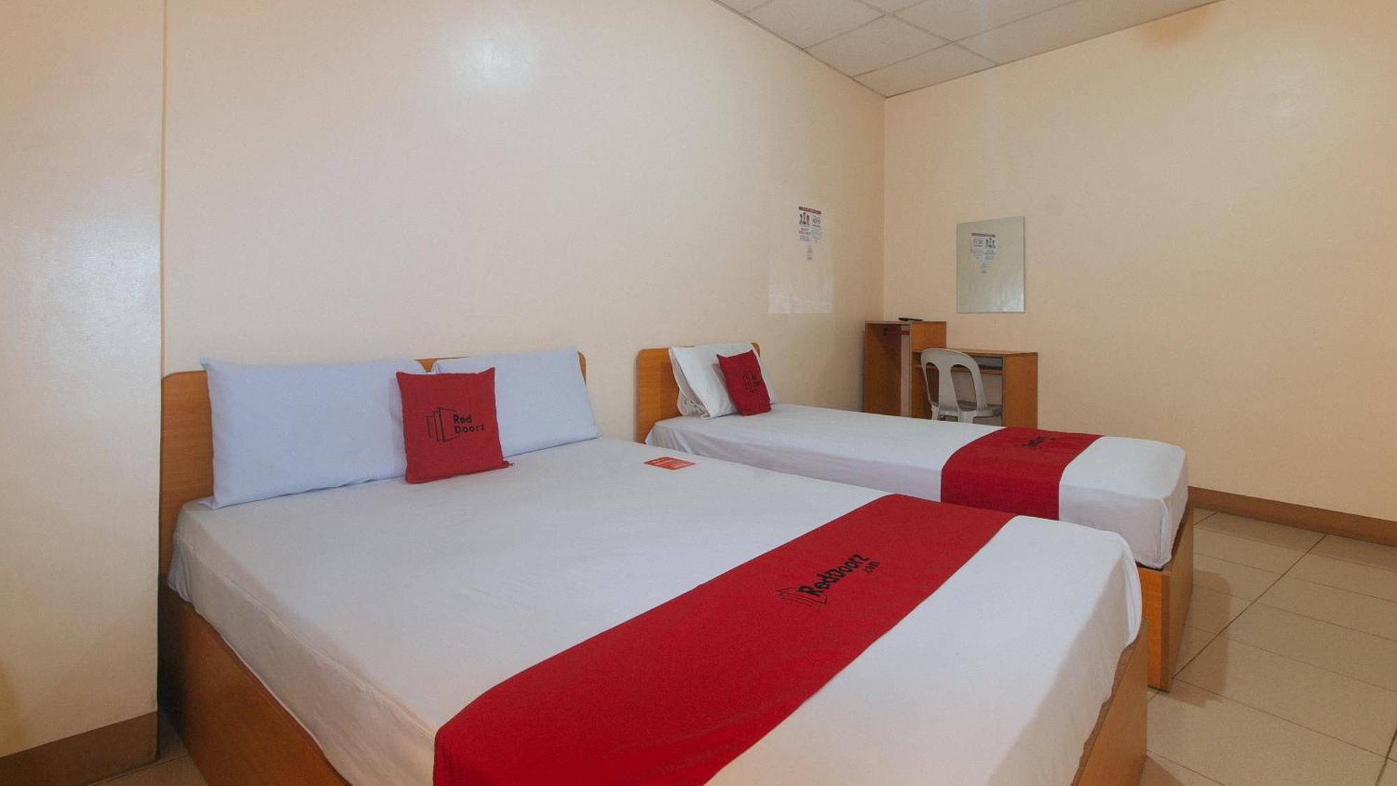 Reddoorz @ Asiana Pension Inn Мандау Сити Екстериор снимка