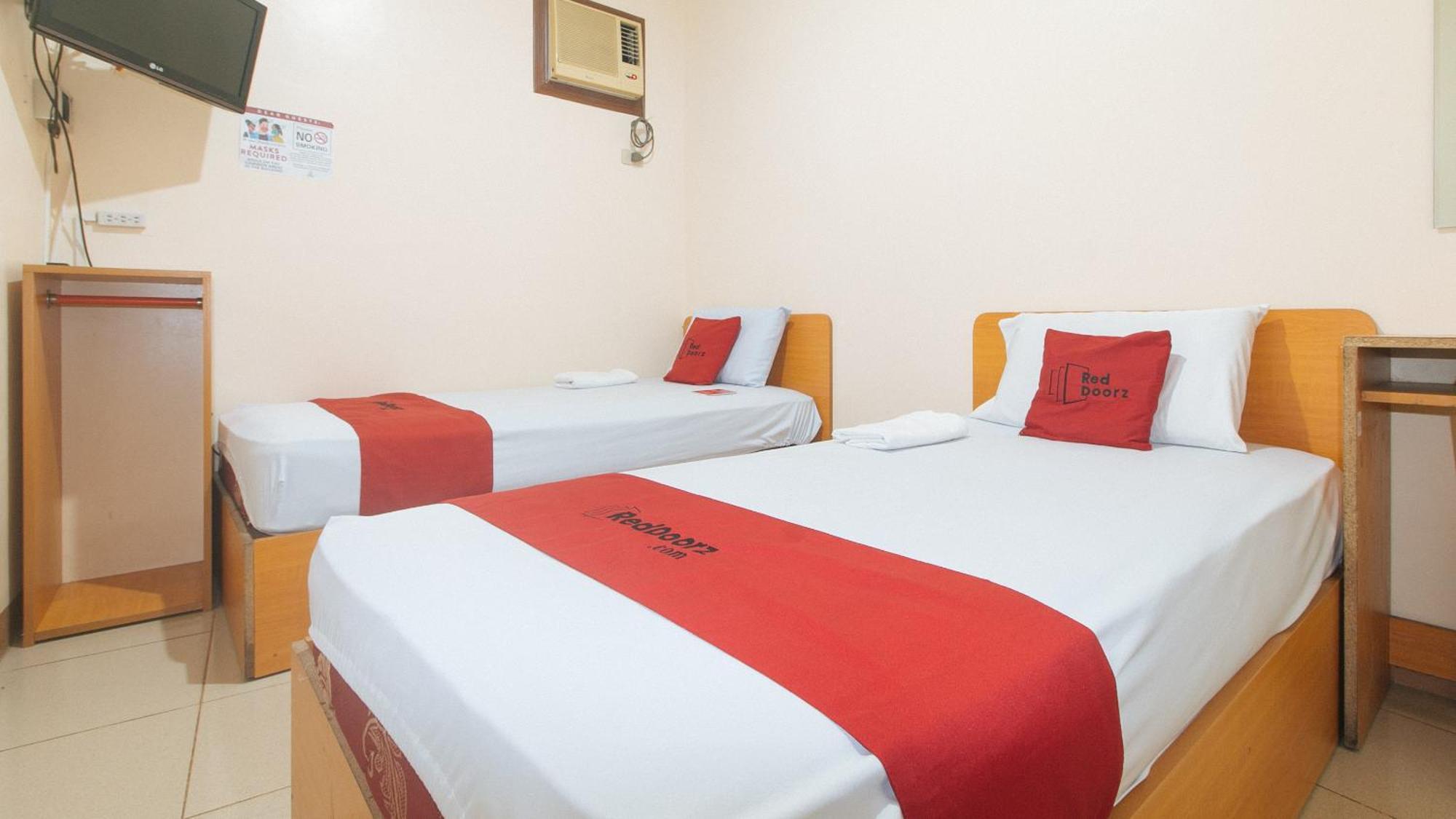 Reddoorz @ Asiana Pension Inn Мандау Сити Екстериор снимка