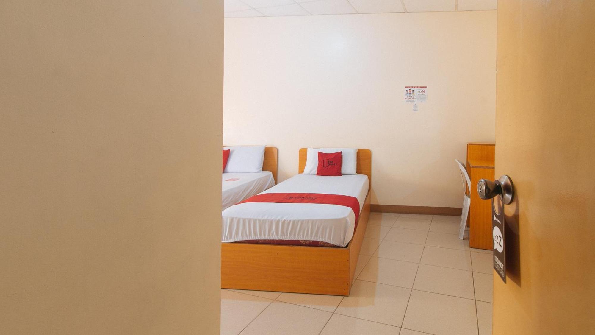 Reddoorz @ Asiana Pension Inn Мандау Сити Екстериор снимка