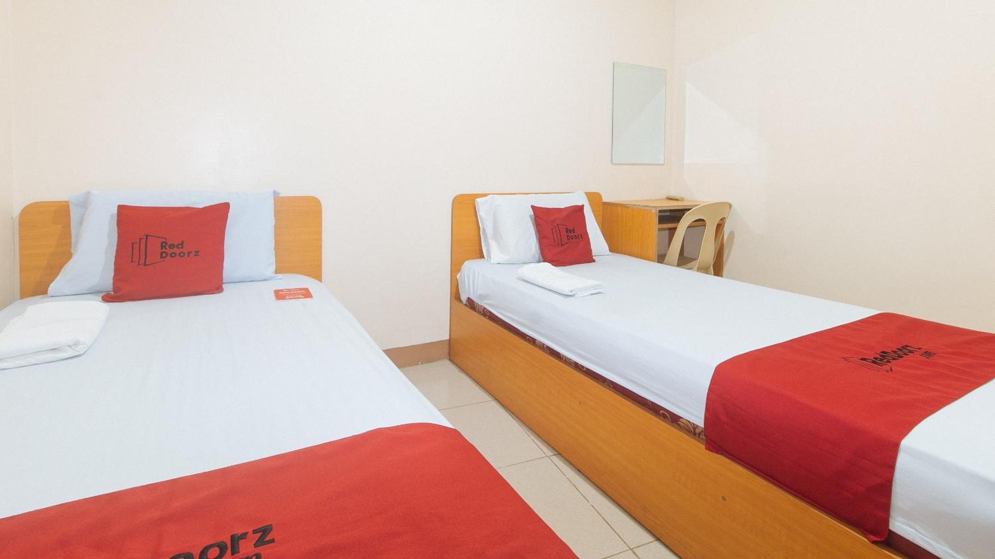 Reddoorz @ Asiana Pension Inn Мандау Сити Екстериор снимка