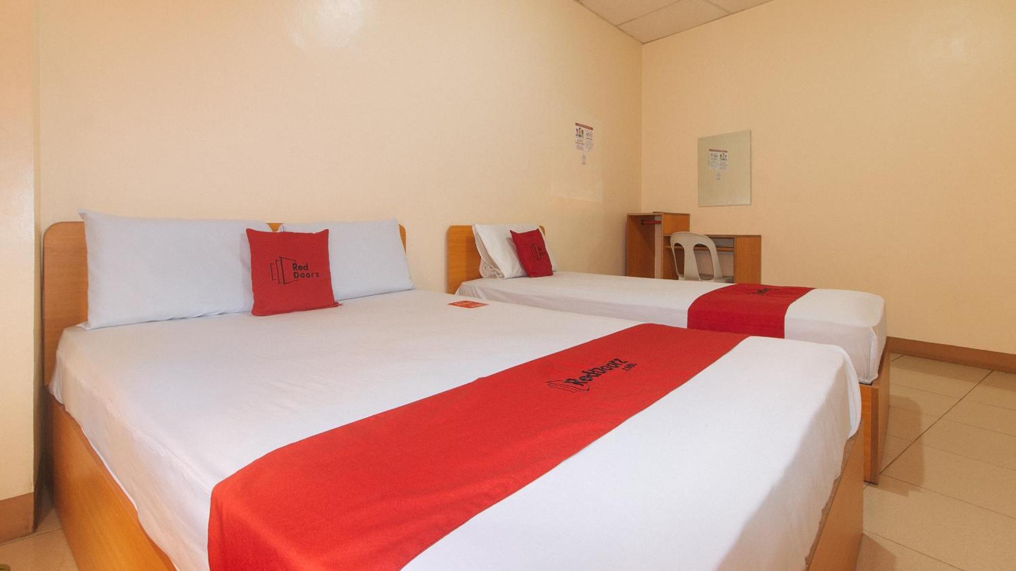 Reddoorz @ Asiana Pension Inn Мандау Сити Екстериор снимка